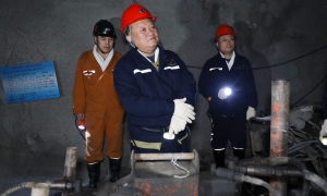 王戈在鶴崗礦業公司宣講全國...